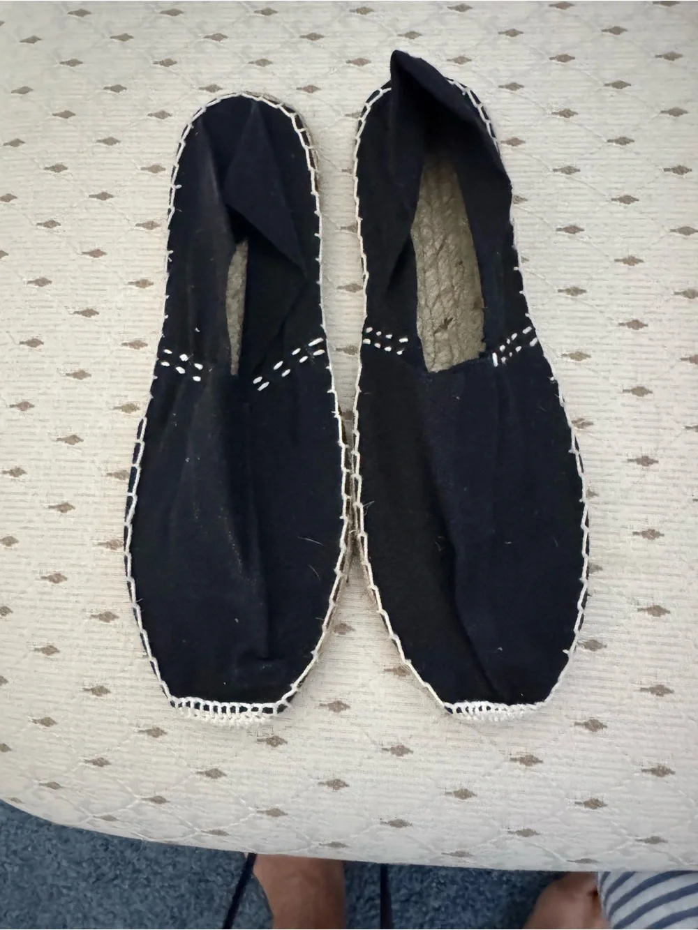 Source Unknown Black Canvas Espadrille Flats with White Stitching